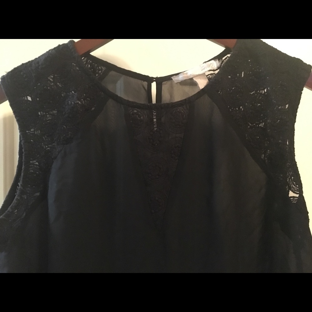 Love 21 cap sleeve lace detail shirt